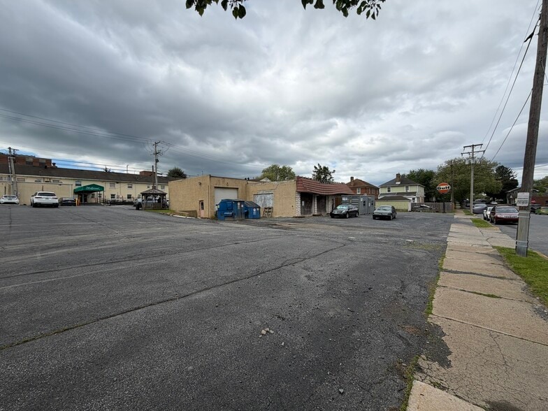 More Photos Of 2100 Ferry St, Easton Medical For Lease