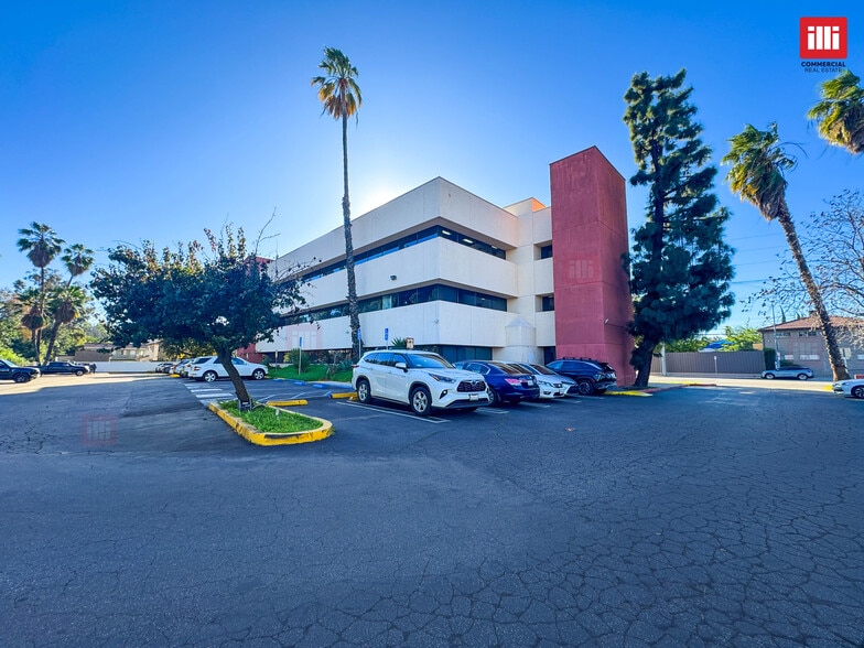 More Photos Of 7136 Haskell Ave, Van Nuys Office For Lease