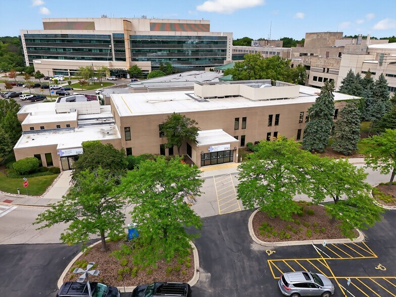More Photos Of 890 S Garfield Ave, Libertyville Medical For Lease