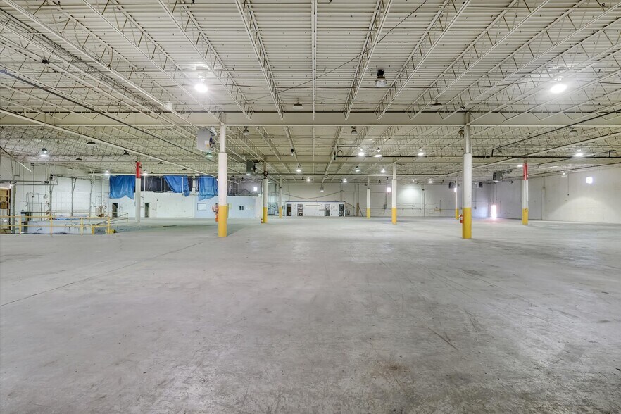 More Photos Of 6900 Lindbergh Blvd, Philadelphia Distribution For Lease