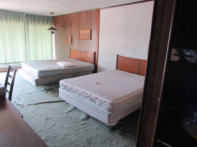 More Photos Of 11401 Pennsylvania 61 Hwy, Mount Carmel Hotel For Sale