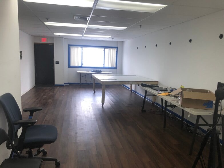 More Photos Of 400 Chapel Rd, South Windsor Light Manufacturing For Sale