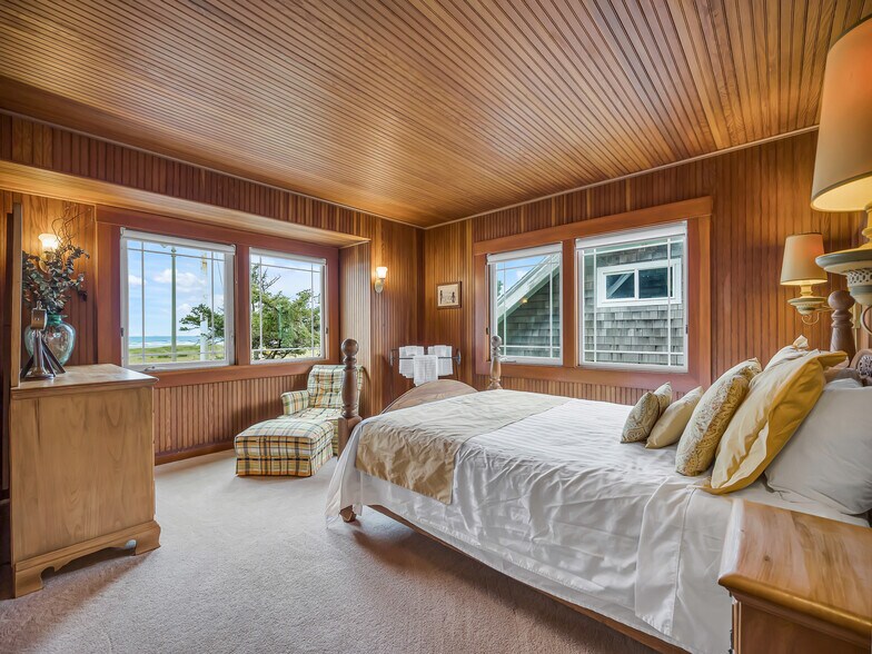 More Photos Of 1021 Promenade, Seaside Specialty For Sale