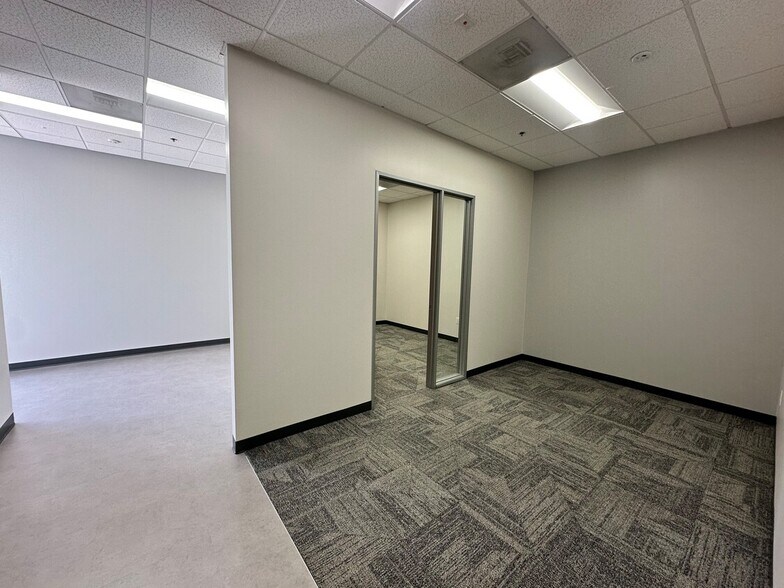 More Photos Of 301-445 N Figueroa St, Wilmington Warehouse For Lease