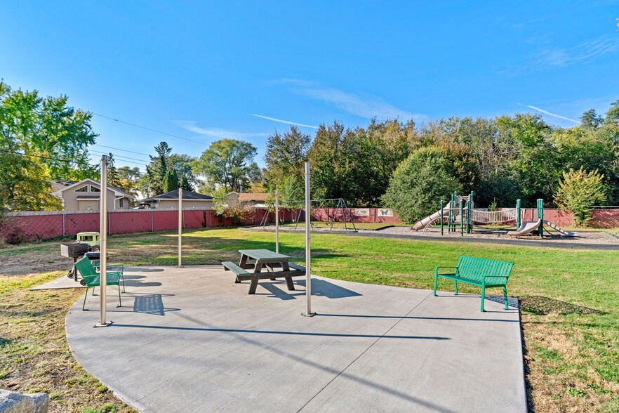 More Photos Of 6281-6289 N Louisiana Ave, Brooklyn Park Apartments For Sale