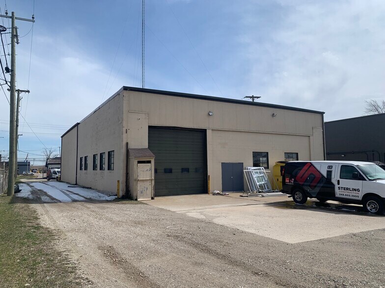 Primary Photo Of 13311 Stark Rd, Livonia Warehouse For Lease