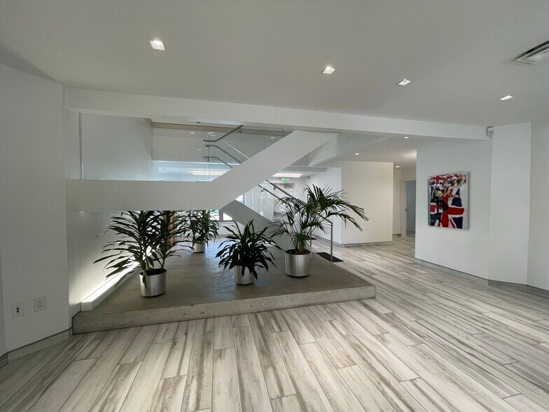 More Photos Of 2800 W Lancaster Ave, Fort Worth Office For Sale