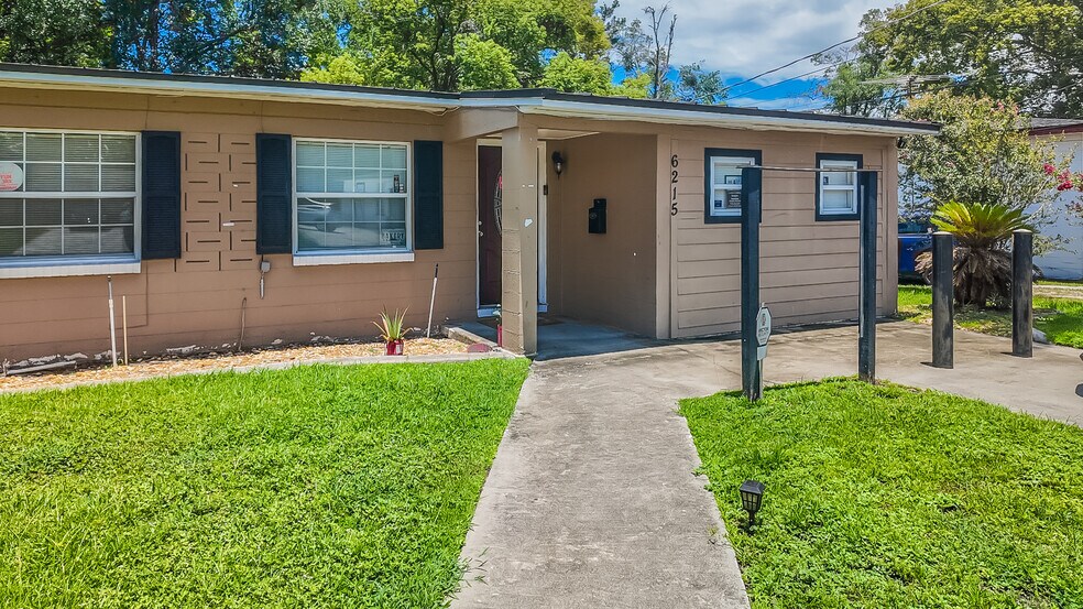 More Photos Of 6215 Claret Dr, Jacksonville Office Residential For Sale
