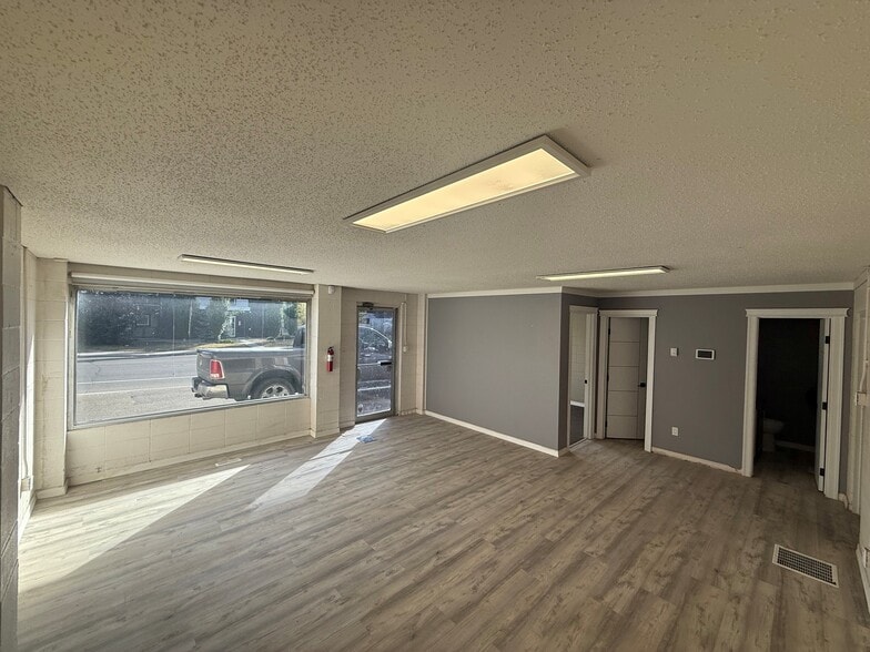 More Photos Of 5912 54 Ave, Red Deer Service For Sale