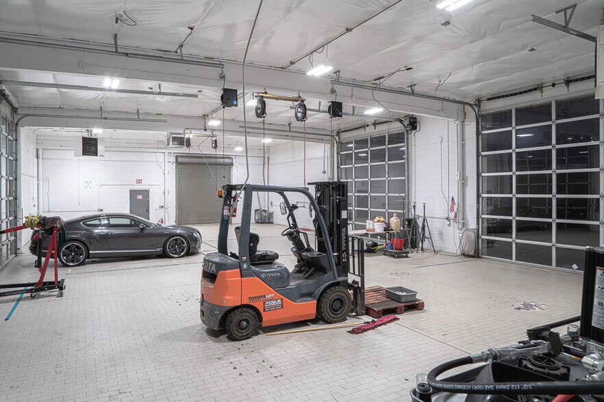 More Photos Of 1492 Burlcrest Dr, Medford Warehouse For Sale