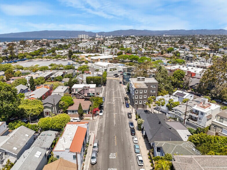 More Photos Of 1300 Riviera Ave, Venice Apartments For Sale