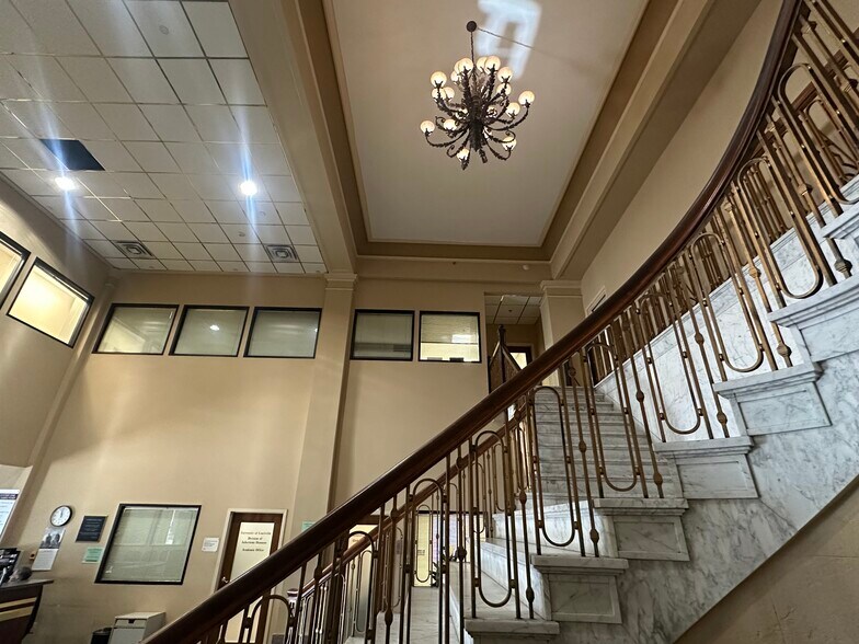 More Photos Of 501-505 E Broadway, Louisville Medical For Lease