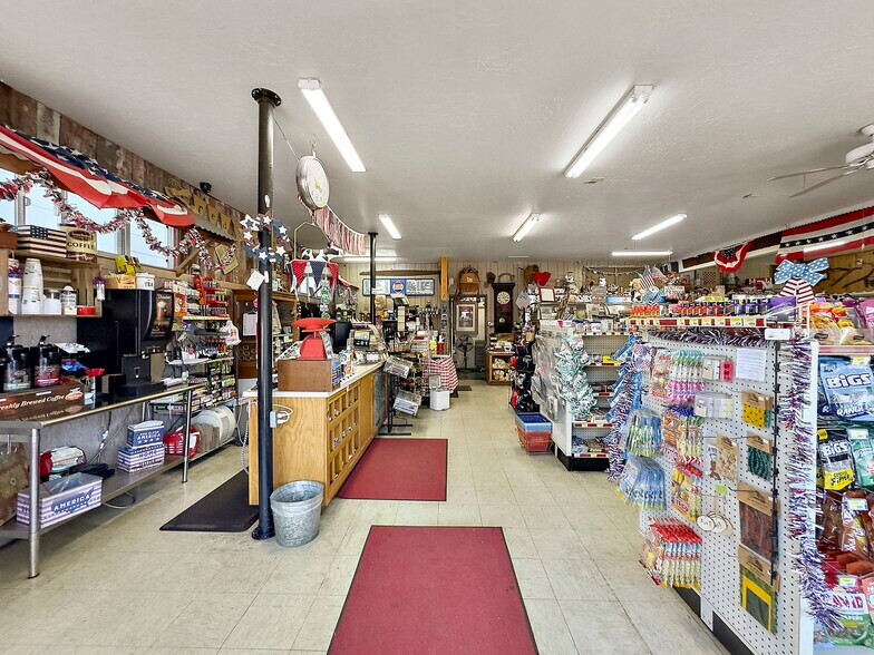 More Photos Of 577 Main St, Ferndale General Retail For Sale