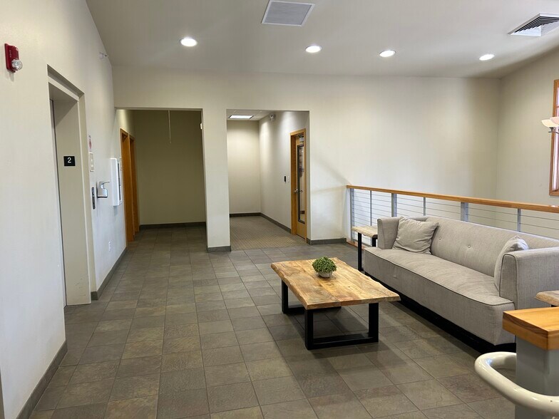 More Photos Of 525 SW Umatilla St, Redmond Office For Sale