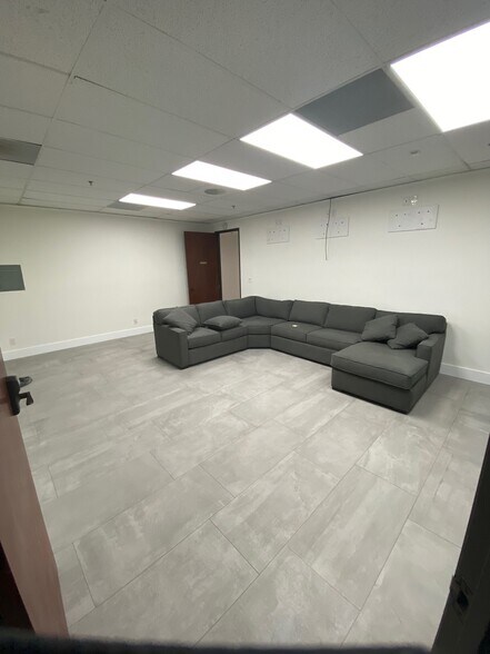 More Photos Of 23293 S Pointe Dr, Laguna Hills Medical For Lease