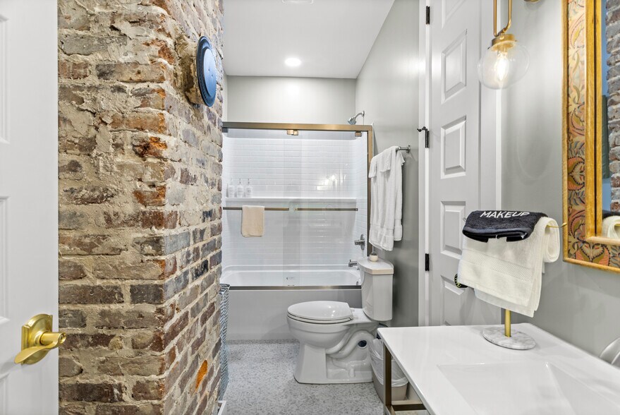 More Photos Of 782 Water St, Biloxi Office For Sale