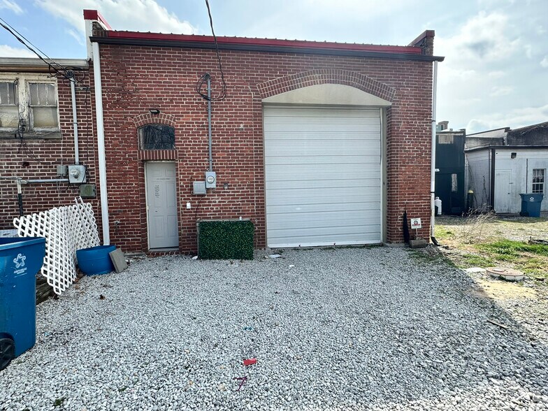 More Photos Of 220 E Main St, Gentry Storefront Retail Office For Lease