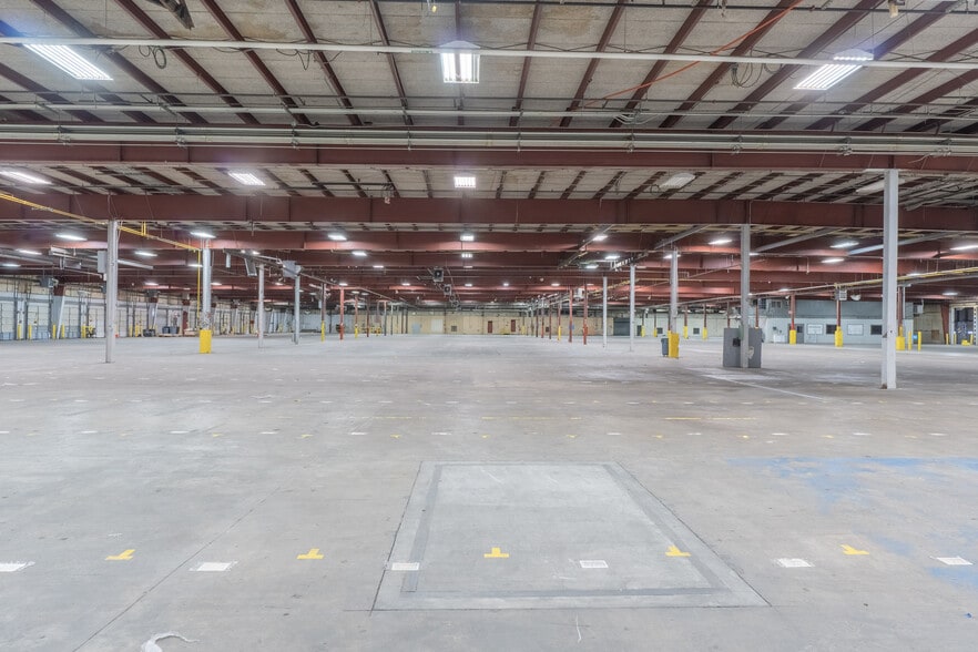 More Photos Of 535 Macon St, McDonough Distribution For Sale