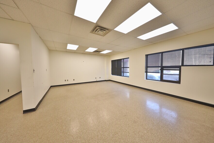 More Photos Of 12 Orben Dr, Landing Showroom For Lease