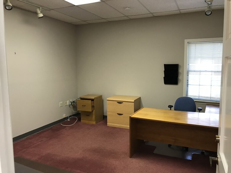 More Photos Of 1501-1509 McDaniel Dr, West Chester Office For Lease