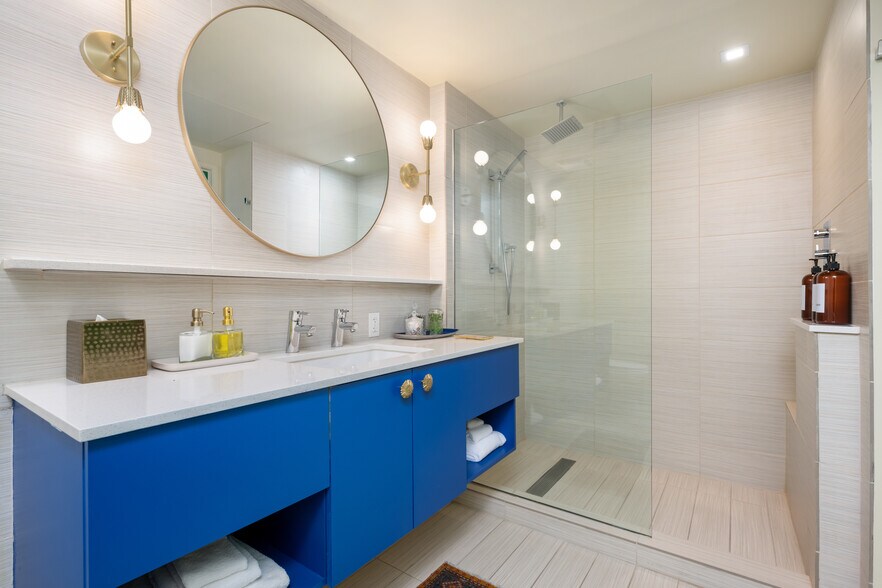 More Photos Of 1123 E 11th St, Austin Hotel For Sale