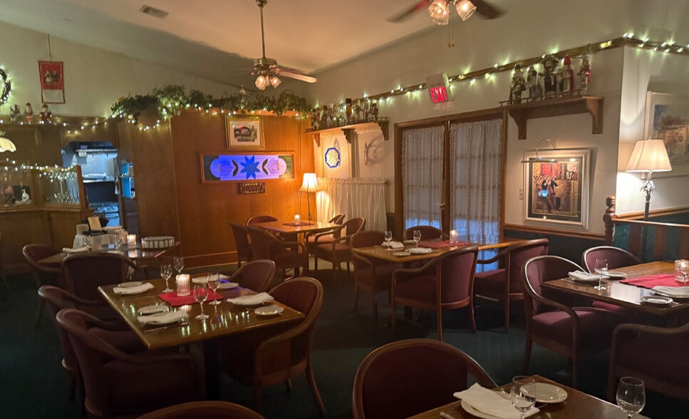 More Photos Of 3200 NE Maple Ave, Jensen Beach Restaurant For Lease