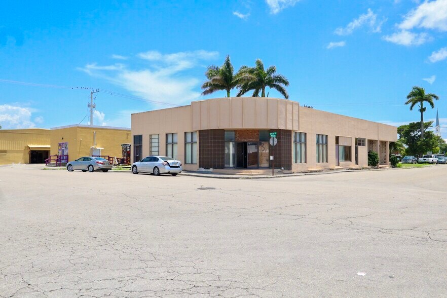 More Photos Of 40 Avenue B, Belle Glade Office For Sale