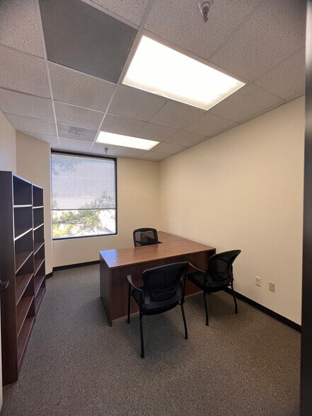 More Photos Of 7201-7203 Pinemont Dr, Houston Flex For Lease