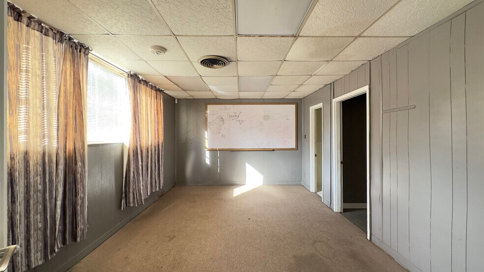 More Photos Of 6933-6937 Oporto Madrid Blvd S, Birmingham Showroom For Lease