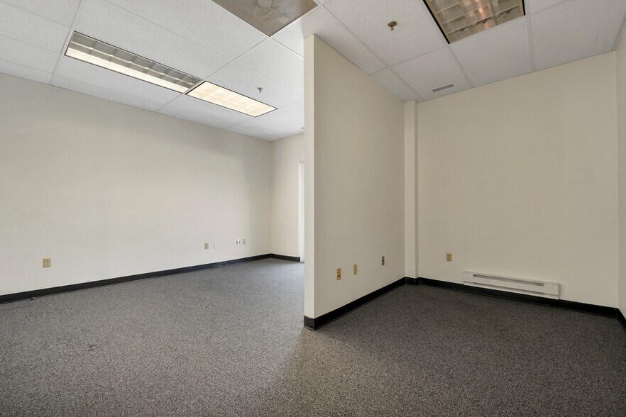 More Photos Of 41 Simon St, Nashua Flex For Lease