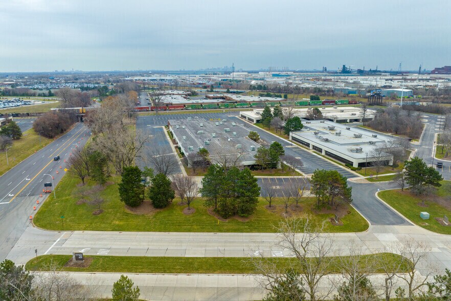 More Photos Of 15011 S Commerce Dr, Dearborn Flex For Sale