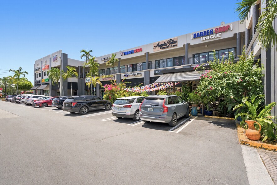 More Photos Of 11402 Doral Blvd, Miami Unknown For Lease