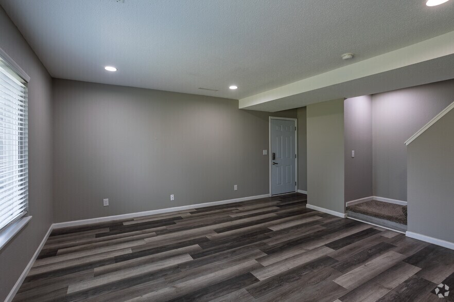 More Photos Of 4000 Archer Dr, East Moline Apartments For Sale