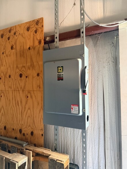 More Photos Of 100 Arnold Mill Way, Woodstock Light Distribution For Lease