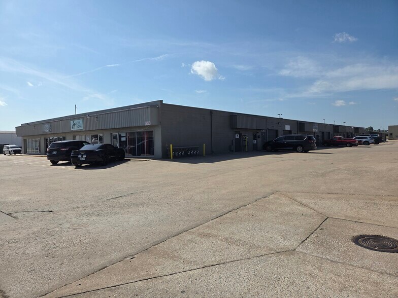 More Photos Of 9714-9748 E 55th Pl, Tulsa Light Manufacturing For Lease
