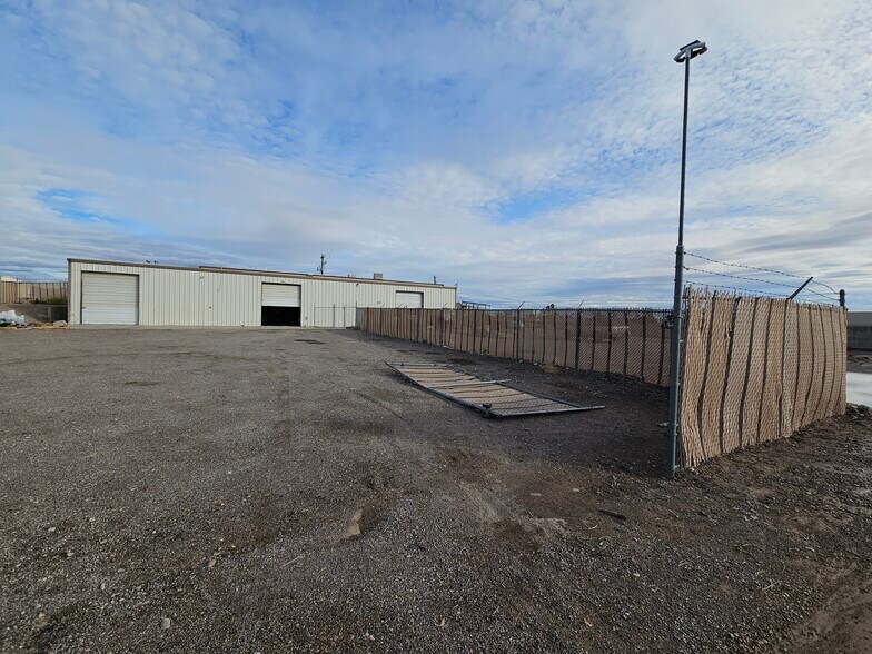 More Photos Of 1470 E Gardena Rd, Fort Mohave Flex For Lease