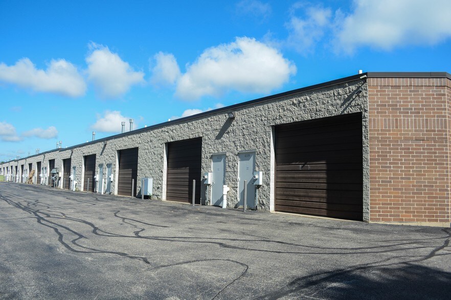 More Photos Of 4109-4161 W Orleans St, Mchenry Warehouse For Lease