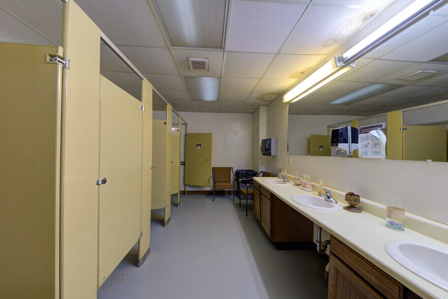 More Photos Of 170 Vermont Route 100, Bridgewater Corners Sports And Entertainment For Sale