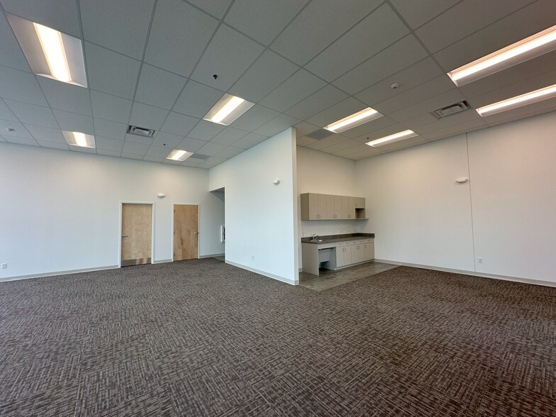 More Photos Of 101 Port Lincoln Rd, Bayonne Distribution For Lease