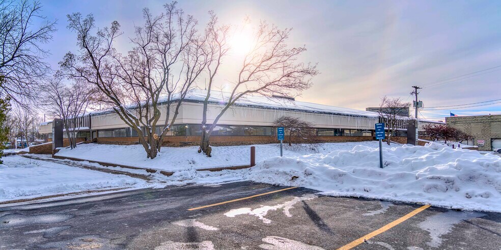 More Photos Of 900 E Michigan Ave, Jackson Office For Lease
