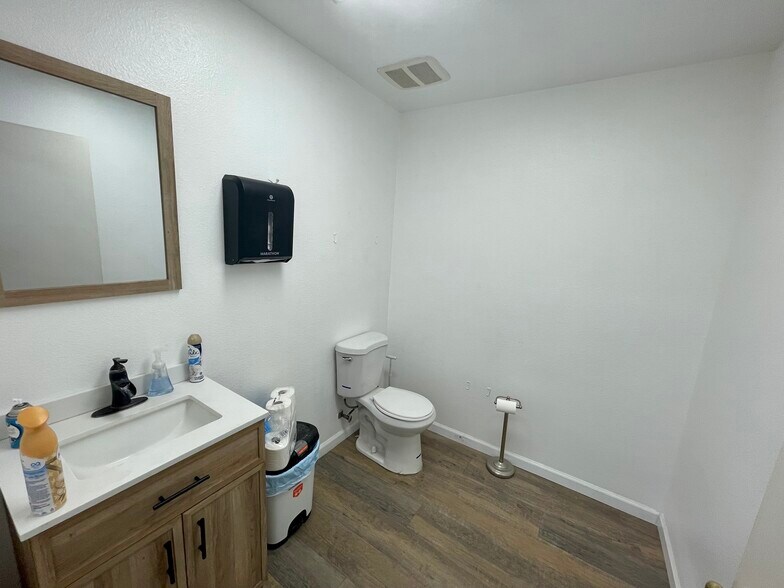 More Photos Of 2775 Betty Ln, Las Vegas Service For Lease