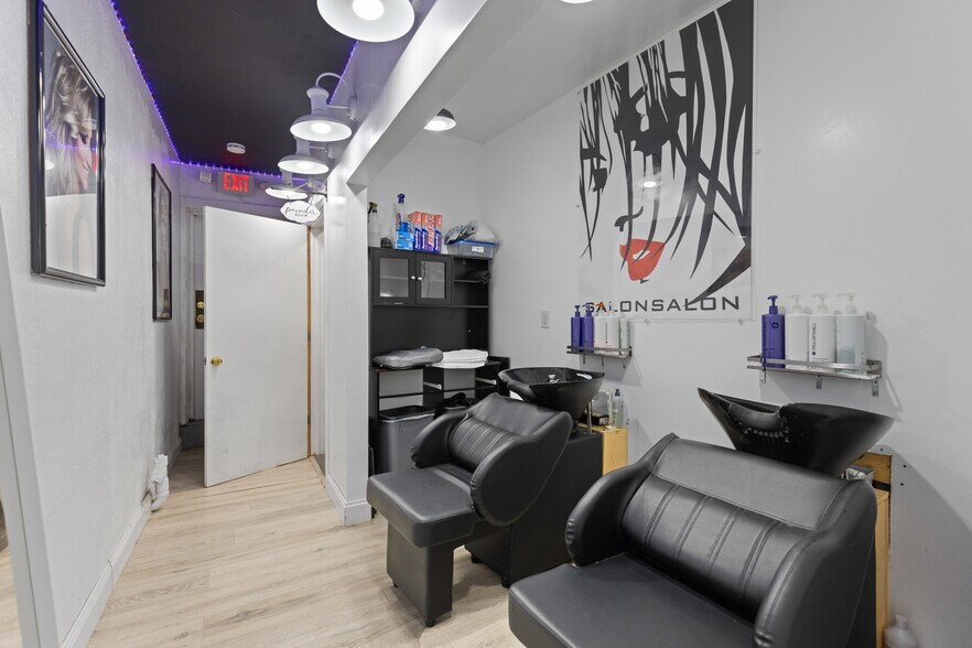 More Photos Of 388 Ramapo Valley Rd, Oakland Storefront Retail Residential For Lease
