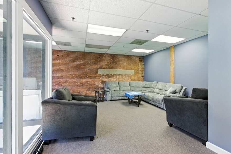 More Photos Of 5-7 Market Sq, Amesbury Loft Creative Space For Lease