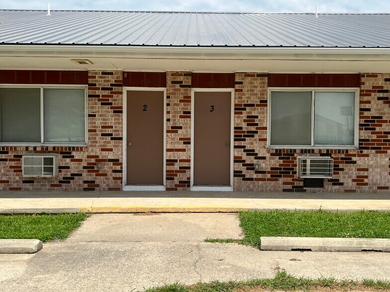 More Photos Of 2010 E Main St, Lamoni Hotel For Sale