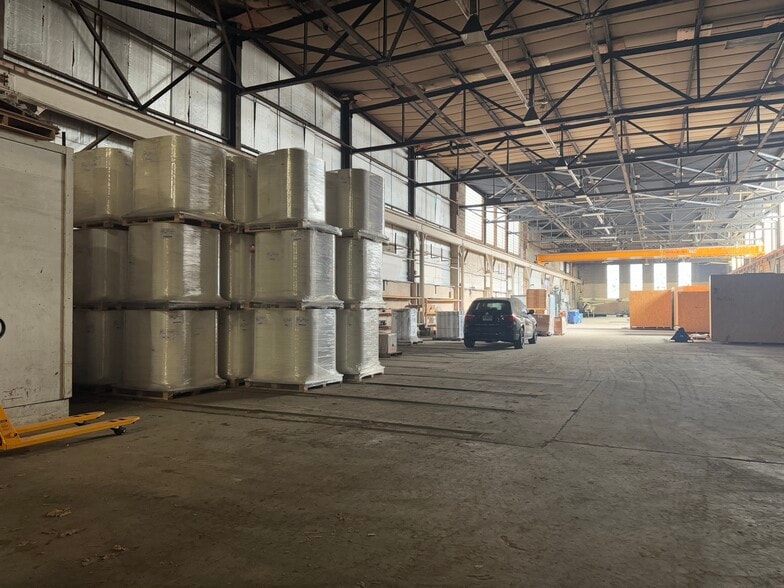 More Photos Of 30 Harris St, Putnam Warehouse For Lease