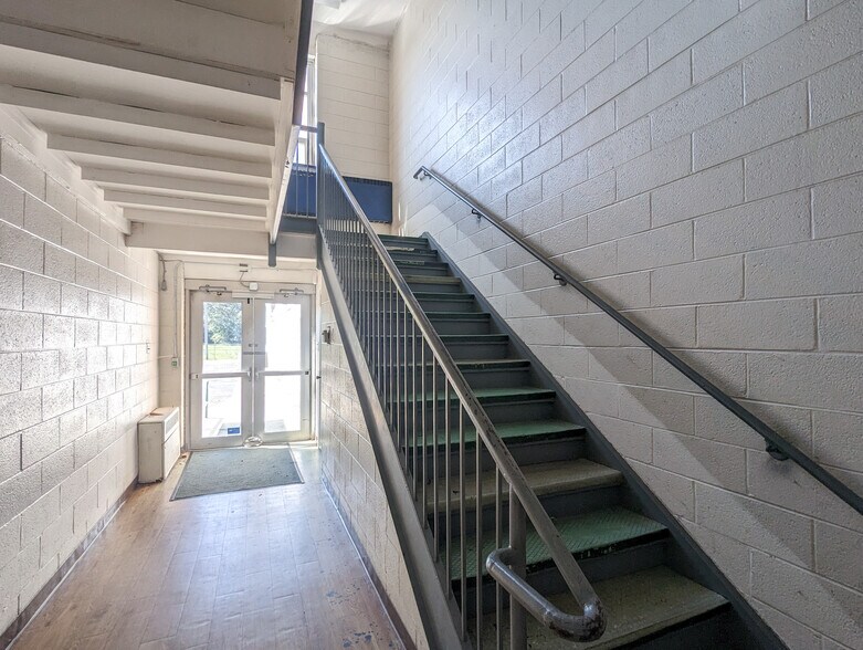 More Photos Of 350 Georgetown Rd, Carneys Point Schools For Lease
