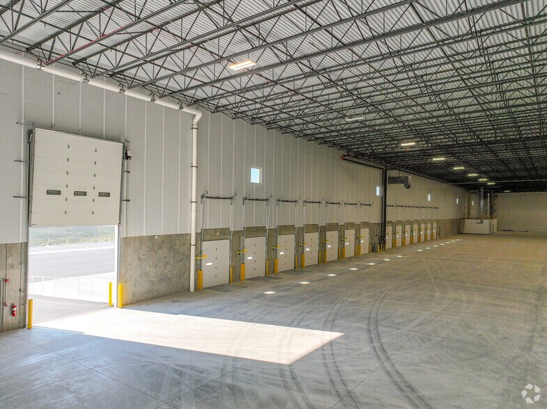 More Photos Of 400 Trey St, Jeffersonville Distribution For Lease
