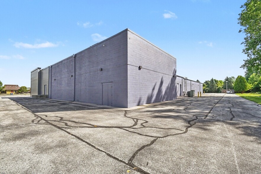 More Photos Of 8845 Gratiot Rd, Saginaw Freestanding For Sale