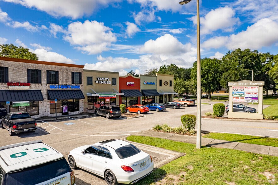 More Photos Of 905-959 E Brandon Blvd, Brandon Unknown For Lease