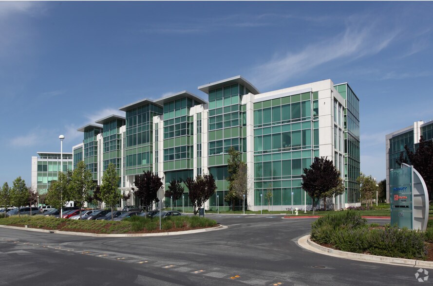 More Photos Of 2000 Seaport Blvd, Redwood City Unknown For Lease